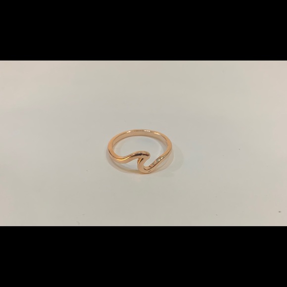 Rose Gold Wave Ring - Picture 4 of 9